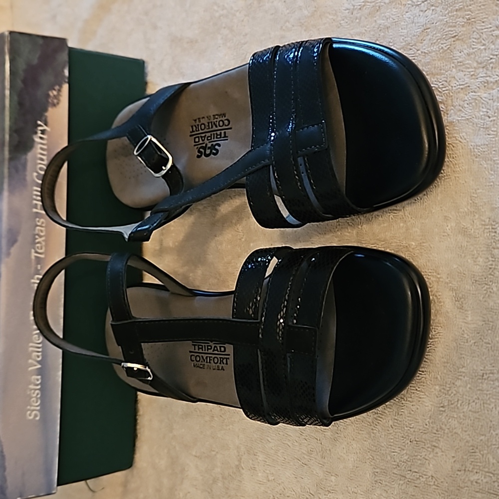 SAS size 8 1/2 Capri Black Snake‎